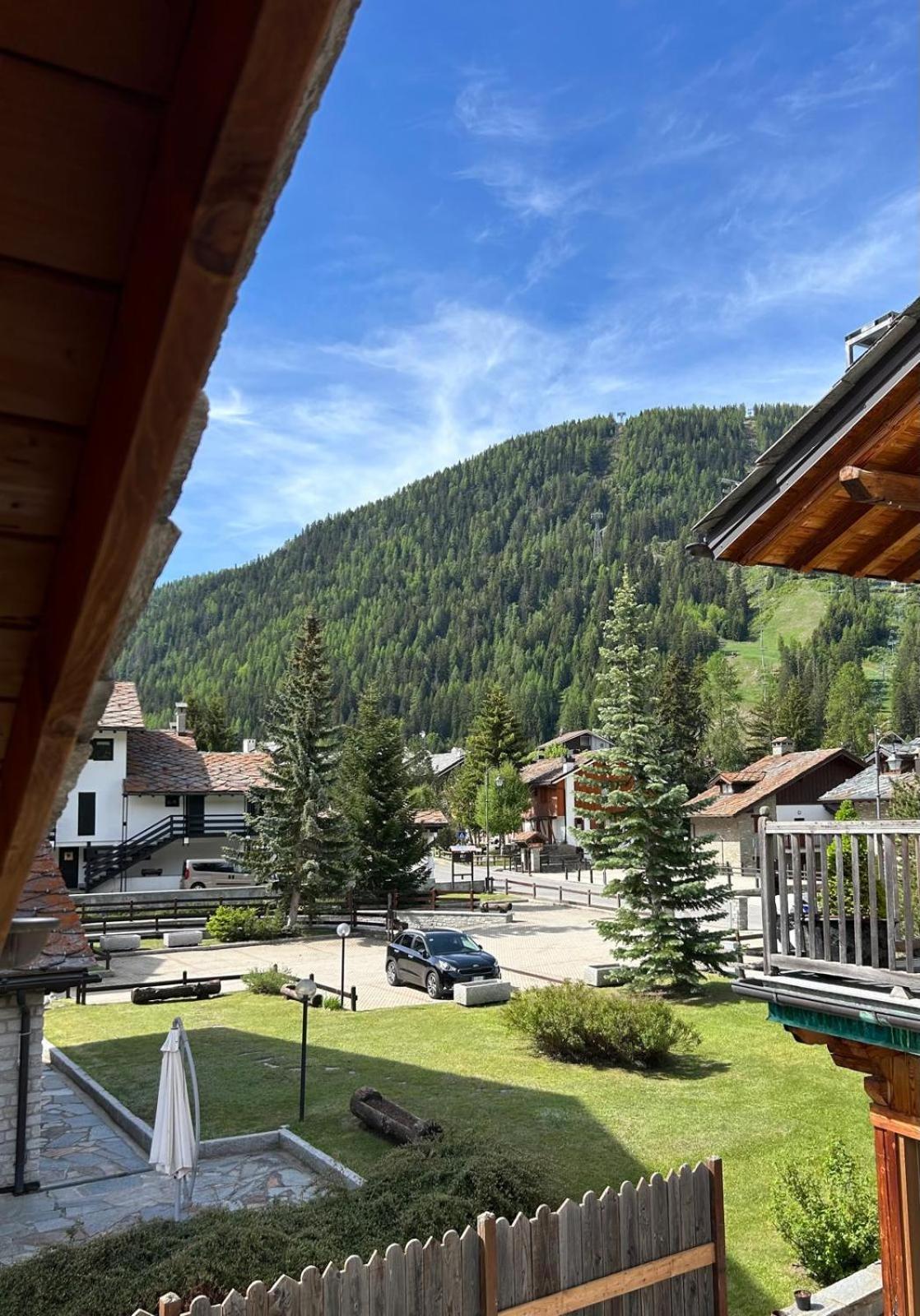 Hotel Letterario Locanda Collomb La Thuile Ngoại thất bức ảnh